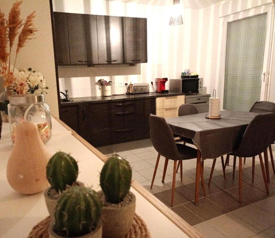 Superbe Appartement ,Proche De Paris, Dans Residence Privee , Ideal Familles, Parking Et Wifi Gratuits! ! ! Vitry-sur-Seine Esterno foto