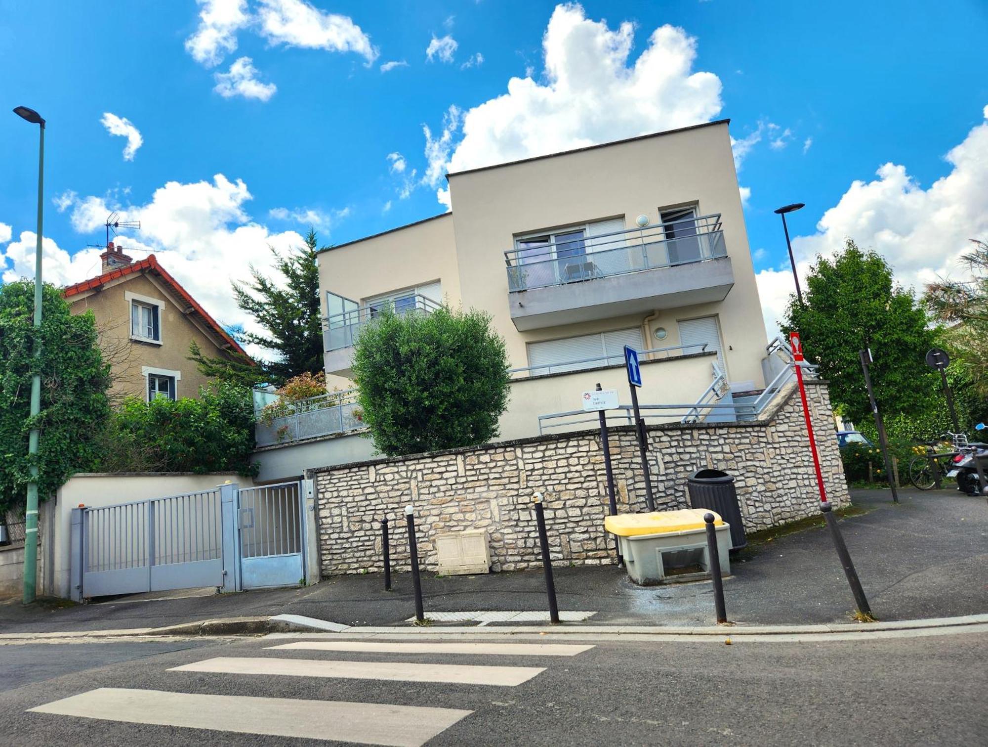 Superbe Appartement ,Proche De Paris, Dans Residence Privee , Ideal Familles, Parking Et Wifi Gratuits! ! ! Vitry-sur-Seine Esterno foto