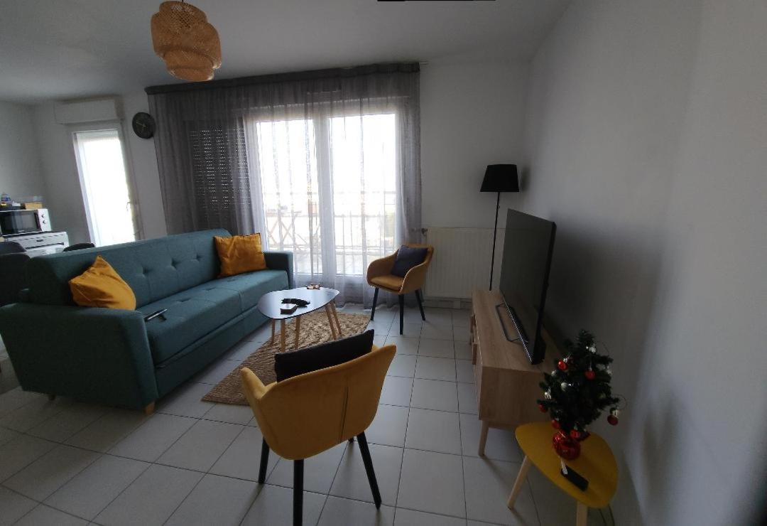 Superbe Appartement ,Proche De Paris, Dans Residence Privee , Ideal Familles, Parking Et Wifi Gratuits! ! ! Vitry-sur-Seine Esterno foto
