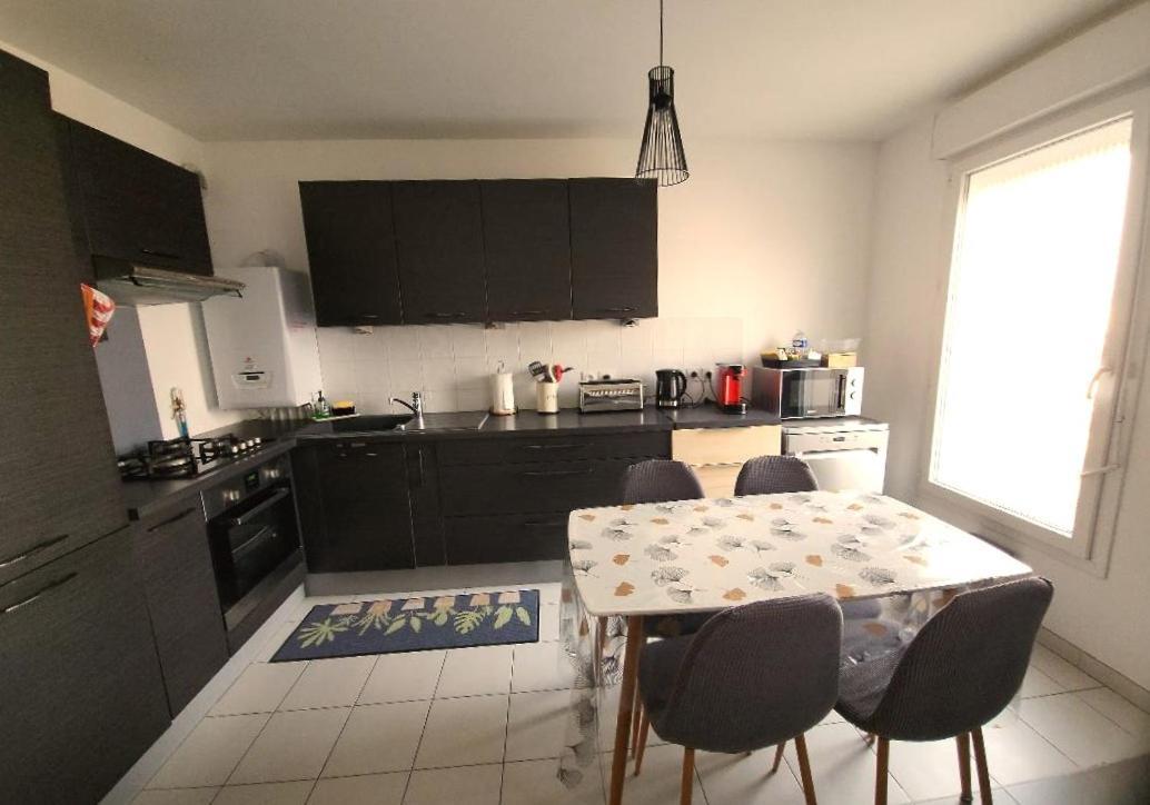 Superbe Appartement ,Proche De Paris, Dans Residence Privee , Ideal Familles, Parking Et Wifi Gratuits! ! ! Vitry-sur-Seine Esterno foto